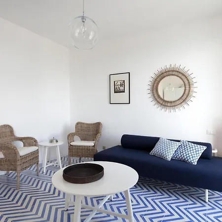 Apartment San Giovanni Apt, Seaview Terrace, 2 Aircondo Bdr, Easy From Train Or Private Parking *