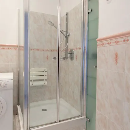 Apartment San Giovanni Apt, Seaview Terrace, 2 Aircondo Bdr, Easy From Train Or Private Parking *