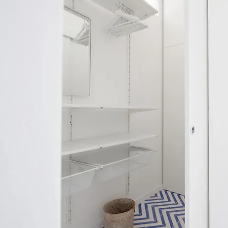 San Giovanni Apt, Seaview Terrace, 2 Aircondo Bdr, Easy From Train Or Private Parking Apartment *
