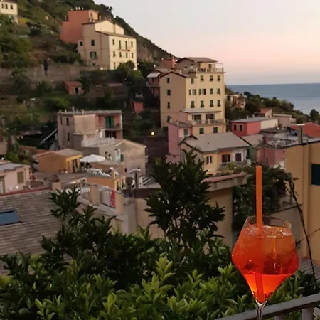 San Giovanni Apt, Seaview Terrace, 2 Aircondo Bdr, Easy From Train Or Private Parking *