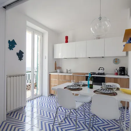 Apartment San Giovanni Apt, Seaview Terrace, 2 Aircondo Bdr, Easy From Train Or Private Parking *