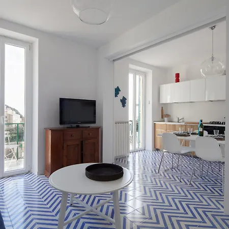 San Giovanni Apt, Seaview Terrace, 2 Aircondo Bdr, Easy From Train Or Private Parking Apartment