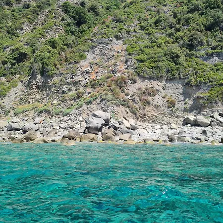 San Giovanni Apt, Seaview Terrace, 2 Aircondo Bdr, Easy From Train Or Private Parking Lejlighed